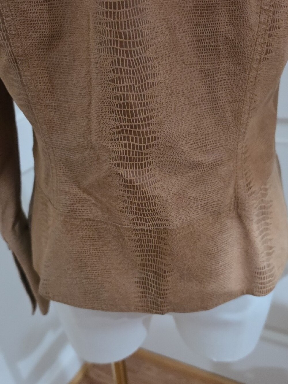 Classiques Entier Lizard-Embossed Suede Jacket (Size 4) - Picture 7 of 10